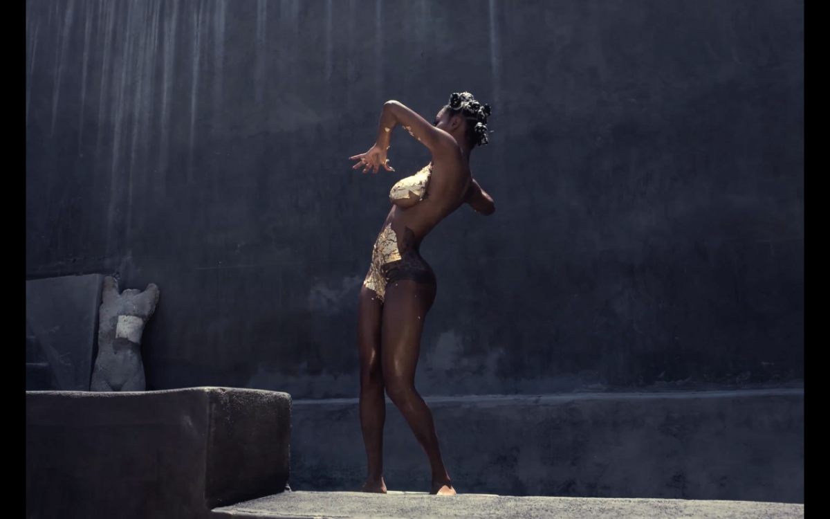 belle femme noire du 40 sans petite culotte