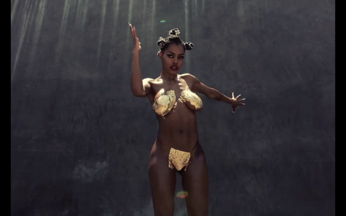 belle femme noire du 41 sans petite culotte
