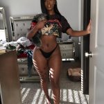 belle fille black du 43 se branle la chatte