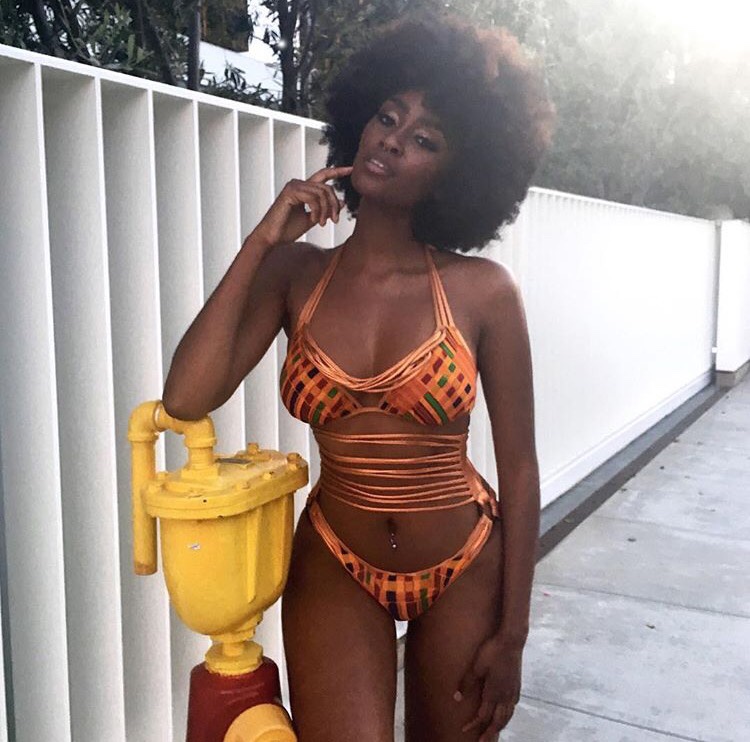 chatte de femme noire du 60 nue en photo
