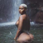 chatte rasée dune fille black du 01 nue en photo