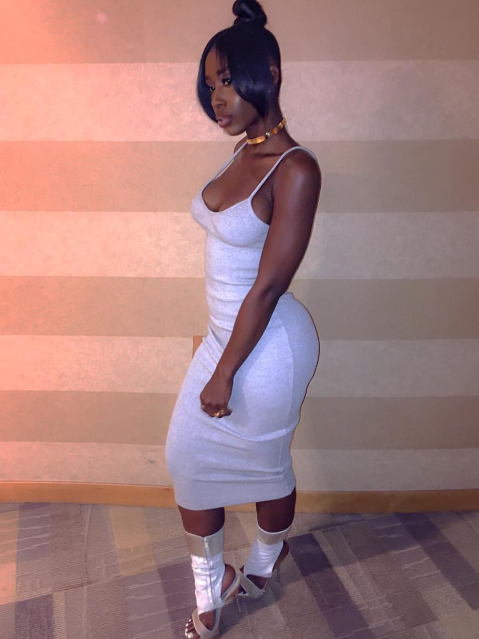 femme noire nue du 51 exhibe gros nichons