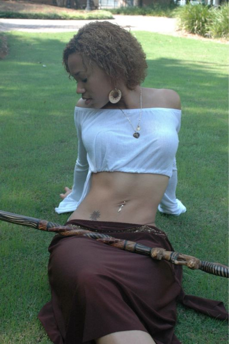 sexe lisse dune fille black du 02 nue en photo