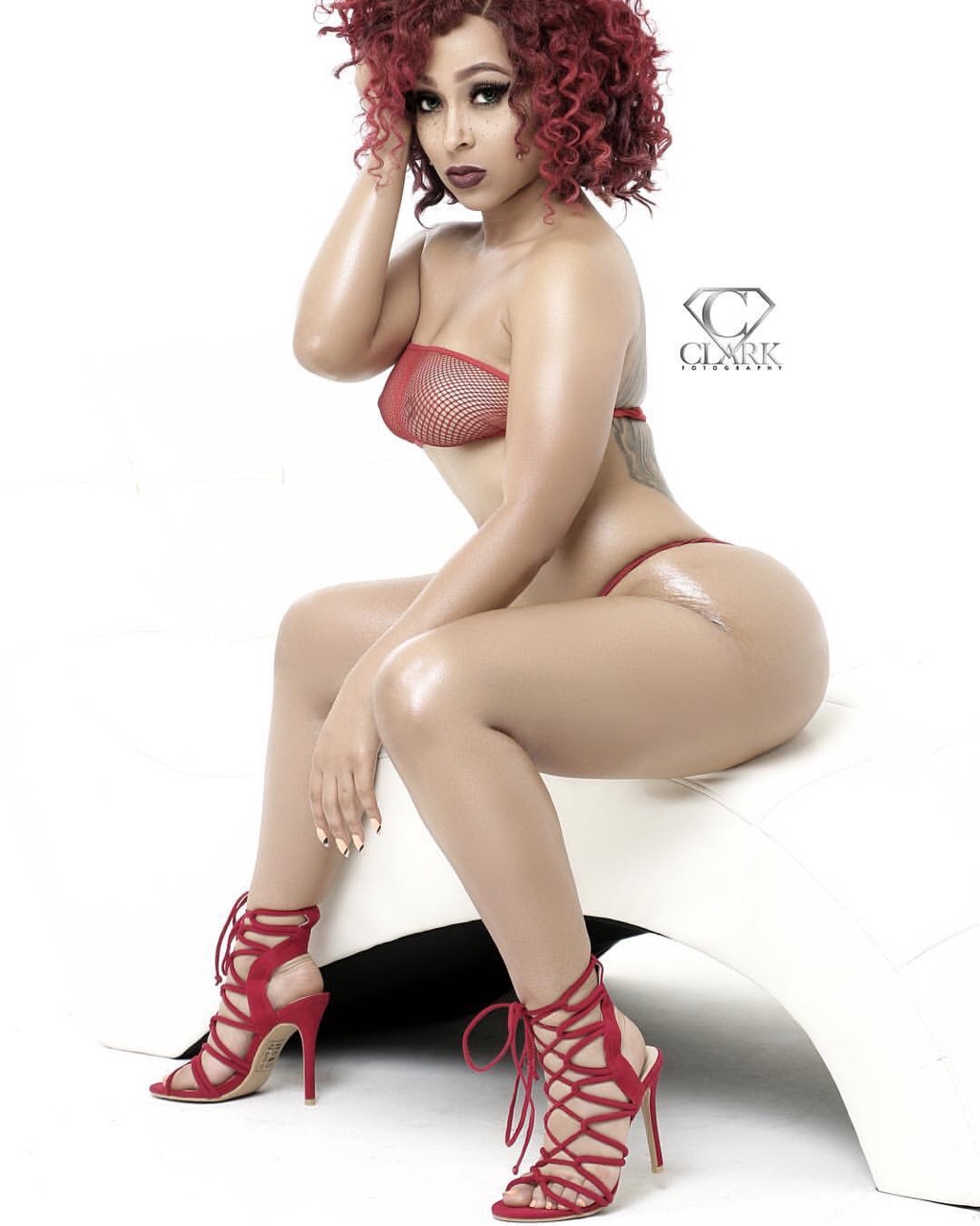sexe lisse dune fille black du 36 nue en photo