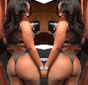 sexe lisse dune fille black du 56 nue en photo